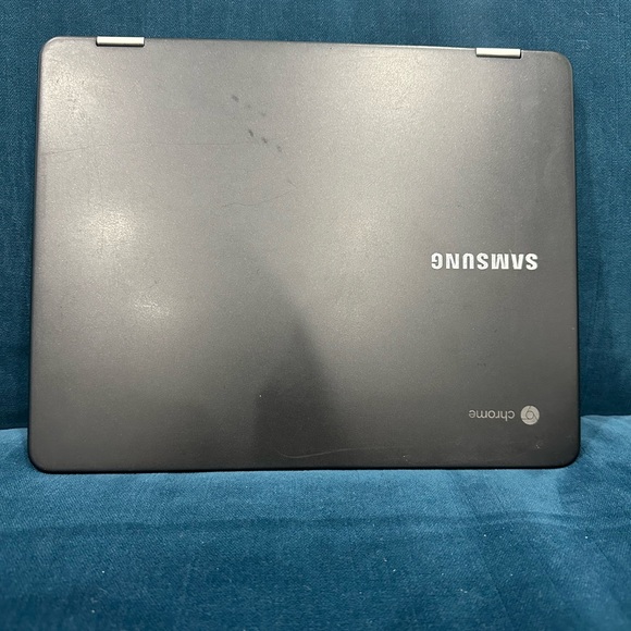 SAMSUNG Chromebook Pro
Convertible Touch Screen Laptop, 12.3 (XE510C24-K01US) - Picture 5 of 11